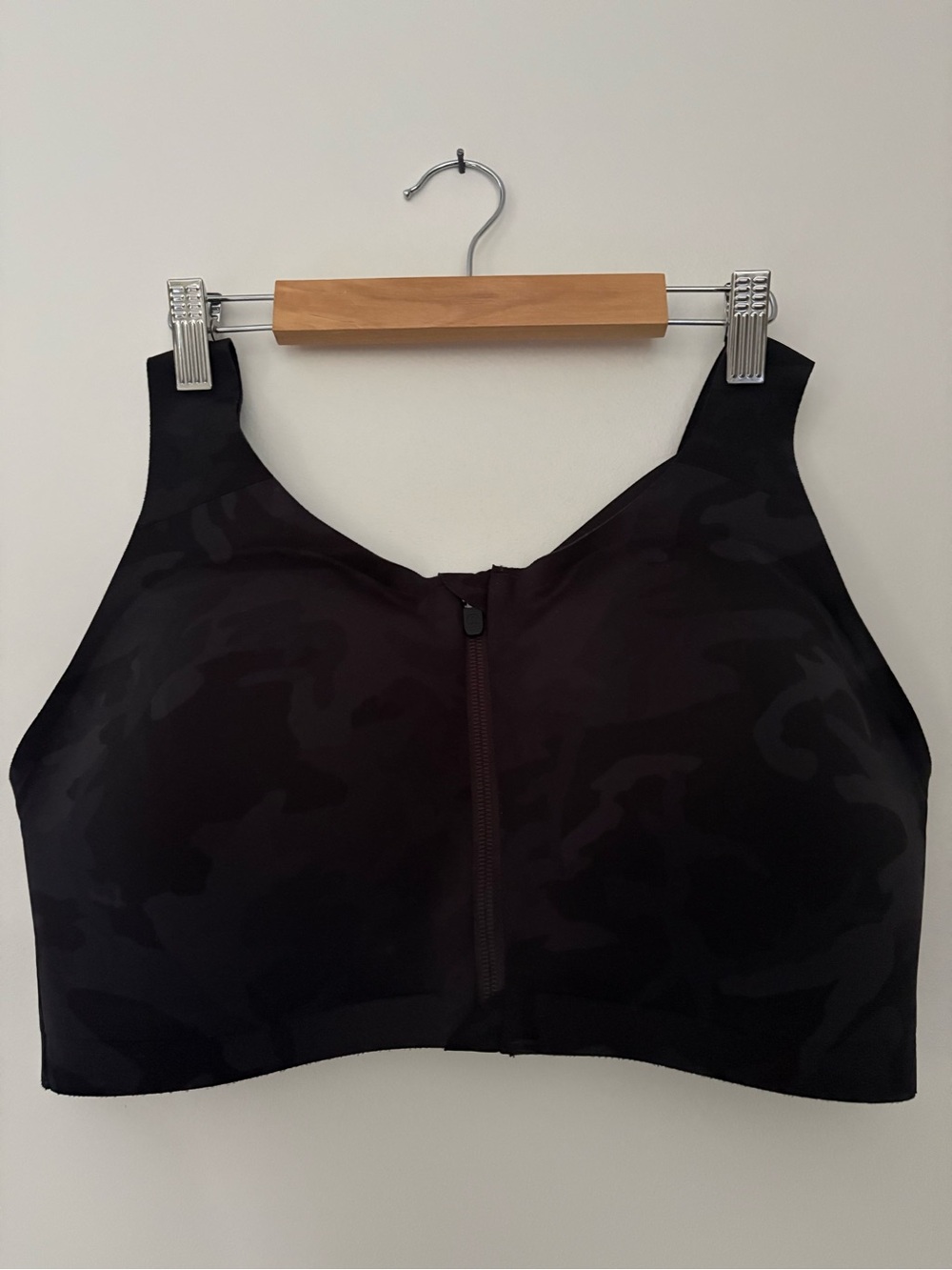 Lululemon Enlite Zip Front Bra in Black Camo Running Workout Gym Size 38DD